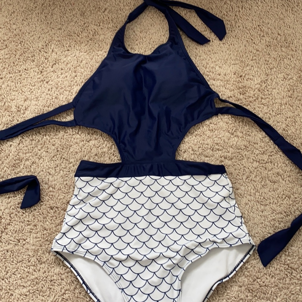 Cupshe inspired monokini One Piece Medium